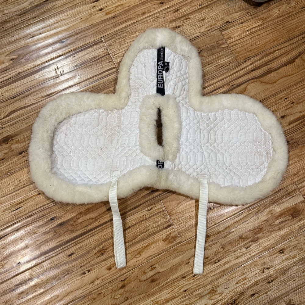 White Sheepskin Ovation Europa Saddle Pad